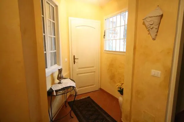 Palazzo Pergola Apartment Florence 0*,  Italy